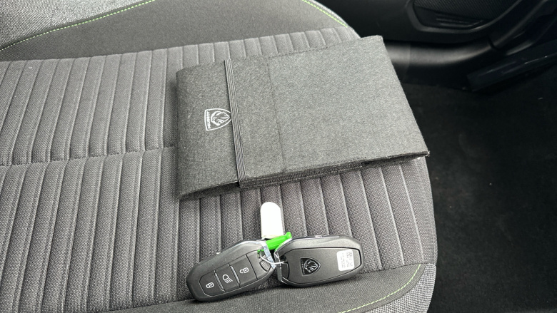 Peugeot 208 1.2 PureTech 100 Active 5dr Petrol Hatchback